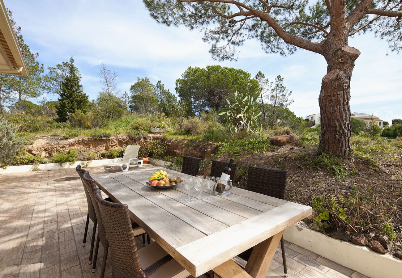 Overdekte buitenkeuken met BBQ